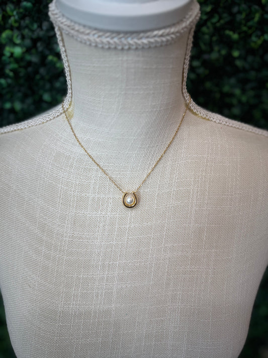 Horseshoe Pearl Necklace